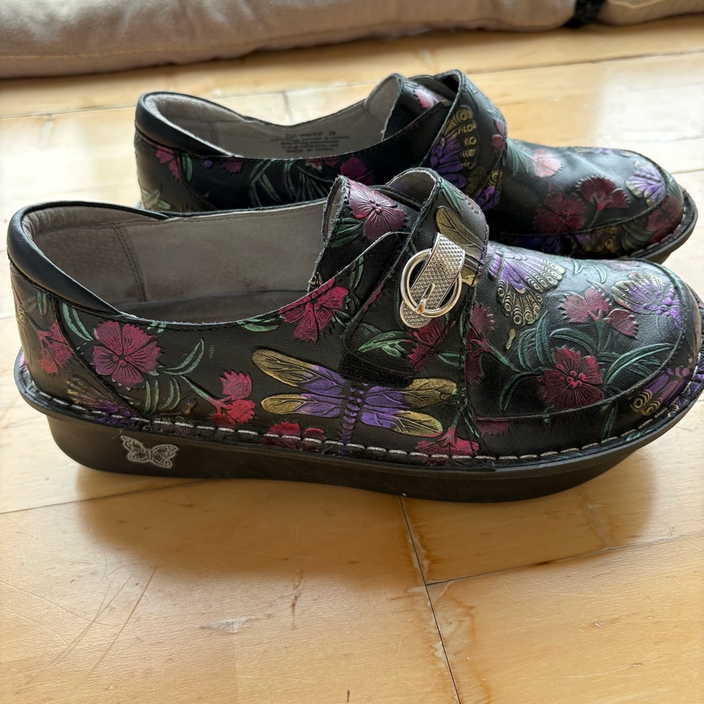 Alegria Dixi Size 9 Embossed Leather Floral Printed Slip On Shoe EU 39